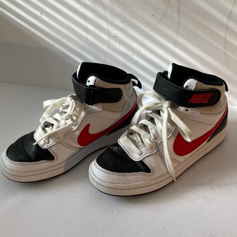 Nike Black and White Athletic Basketball Shoes CD7782-110 size 3.5Y